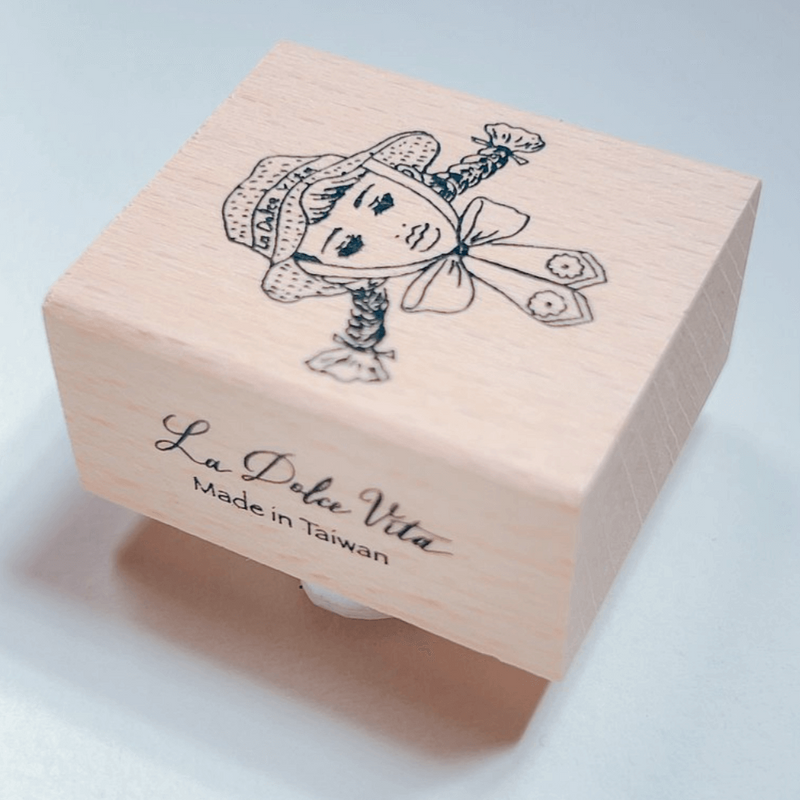 LDV Rubber Stamp: Straw Hat with Silk Ribbon Girl