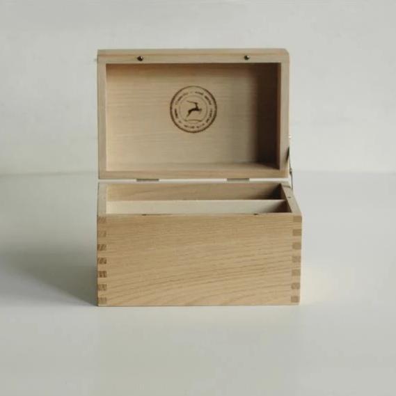 Classiky Chestnut Wooden Card Case