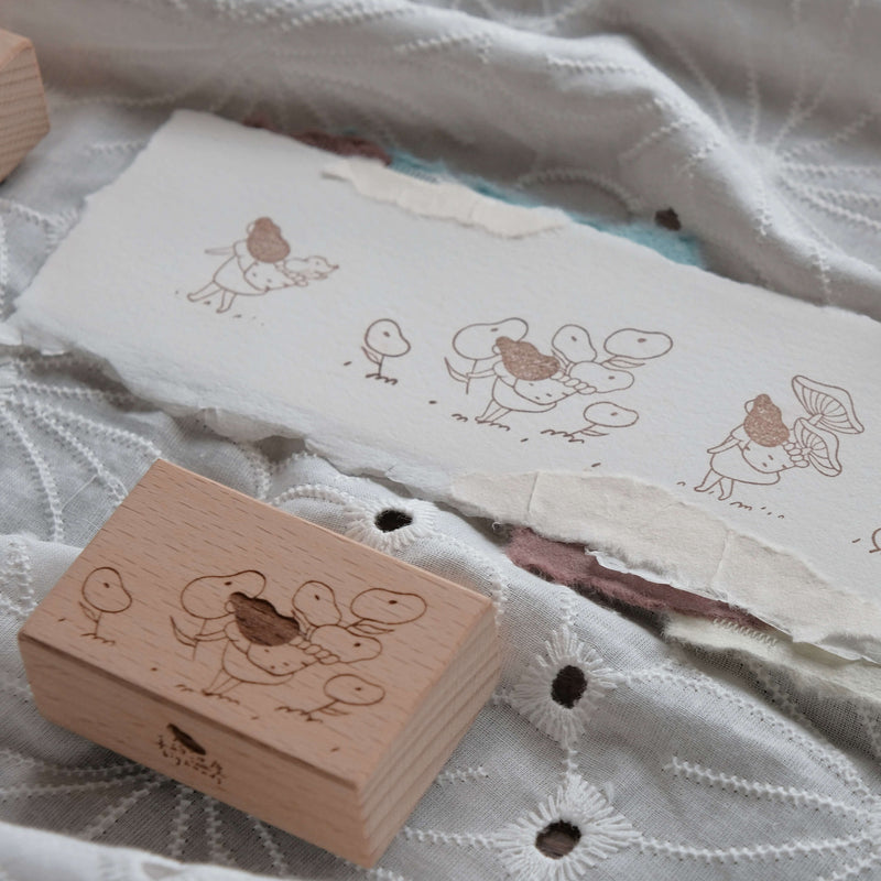 bighands Rubber Stamp - Pick Some Flowers